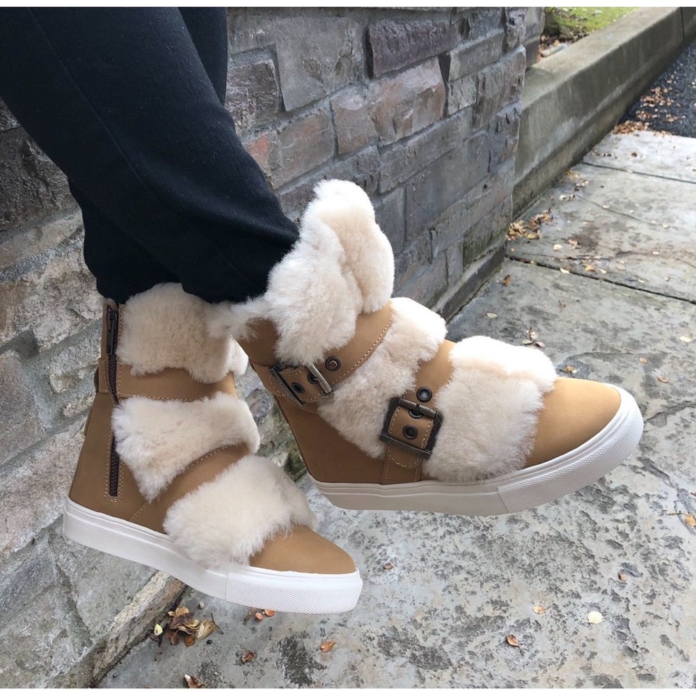 NWOB Luxe de Leon Monterrey Nubuck Shearling Ankle Boots